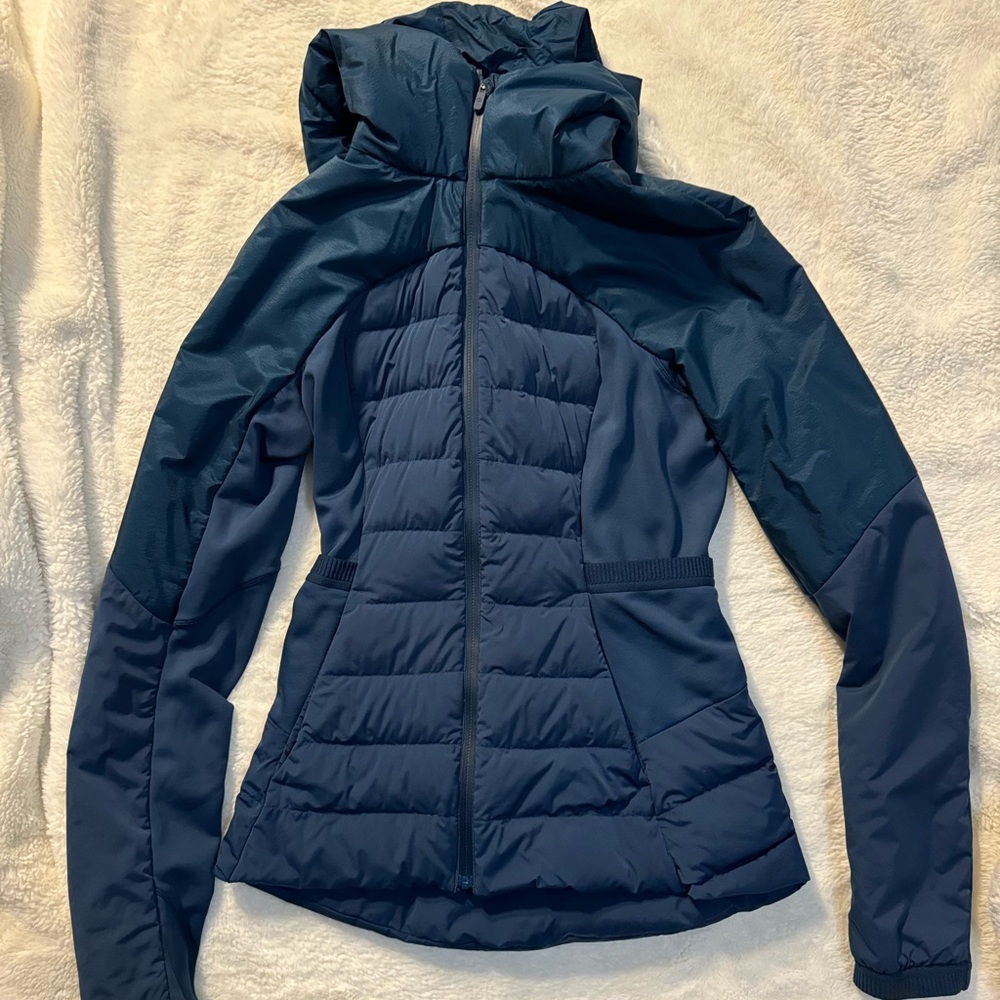 Lululemon down for it all jacket. Blue, Size 4.